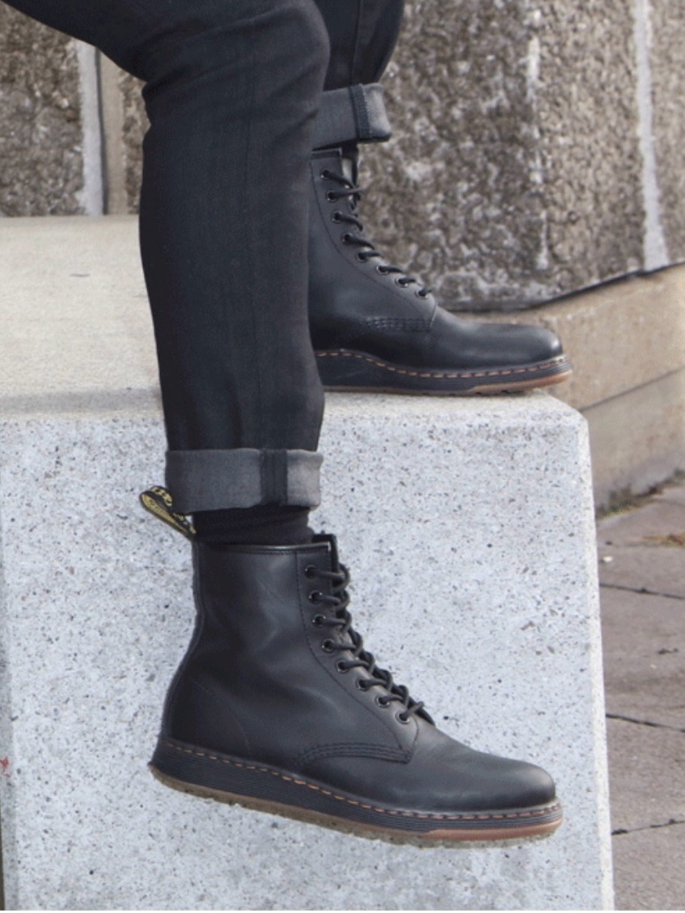 Dr. Martens Newton 8-Eye
Black Leather Boots US Women 7 Men 6 Unisex EUC - Picture 2 of 8